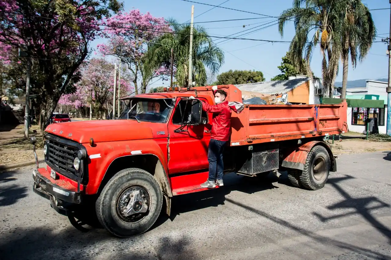 UNO DE LOS CAMIONES. Recolección diferenciada de residuos reciclables. Foto: Municipalidad de Yerba Buena.