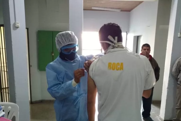 CAMPAÑA PREVENTIVA. El programa de vacunación en Villa Urquiza. Foto: Ministerio de Salud Pública