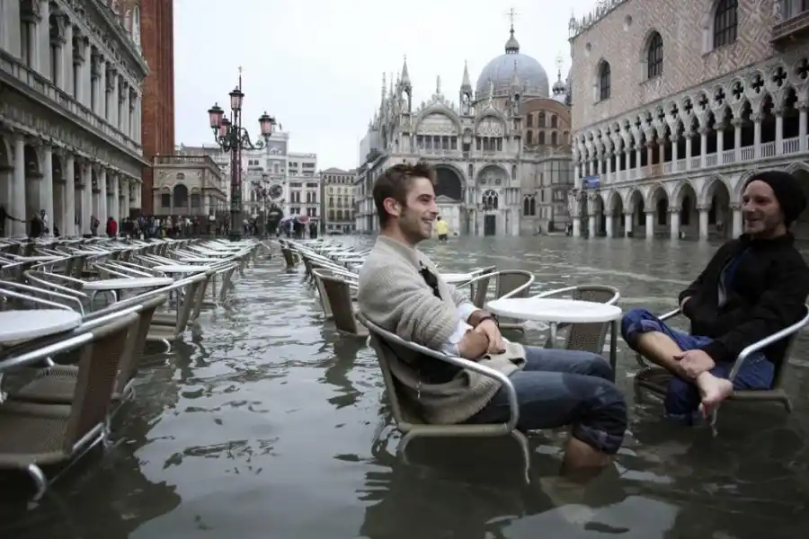 TAPADOS POR EL AGUA. La variación en el nivel del mar por el calentamiento global produce inundaciones en vastas zonas del planeta. ARCHIVO LA GACETA