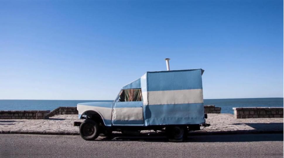 DESDE MAR DEL PLATA. Lucía Prieto se alzó con el tercer lugar en profesionales con la foto de esta camioneta.