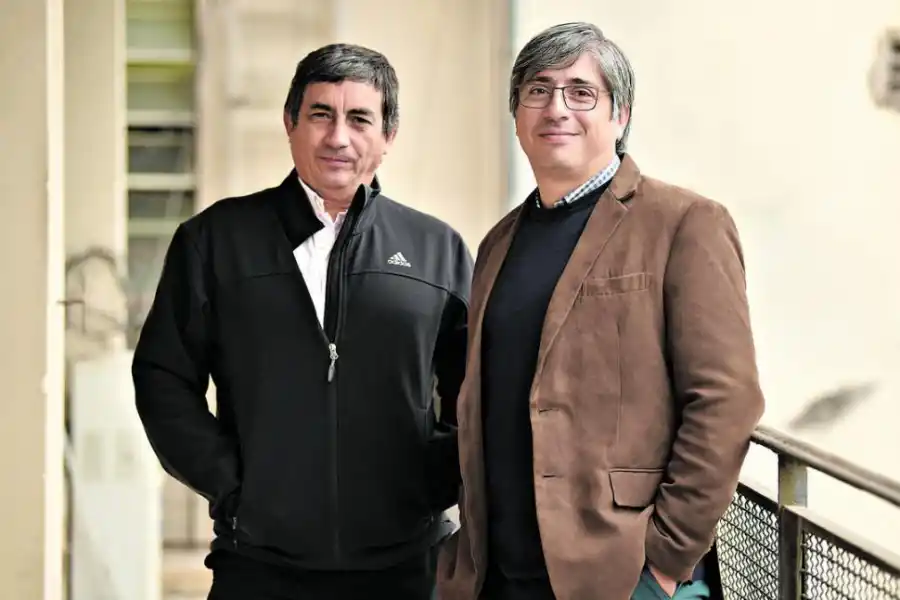 EQUIPO. Orlando Ferreyra (Lawn Tennis) y Pablo Pérez Toranzos (Universitario) estuvieron enfrentados en la final del Regional, pero son compañeros como managers de Tucumán.