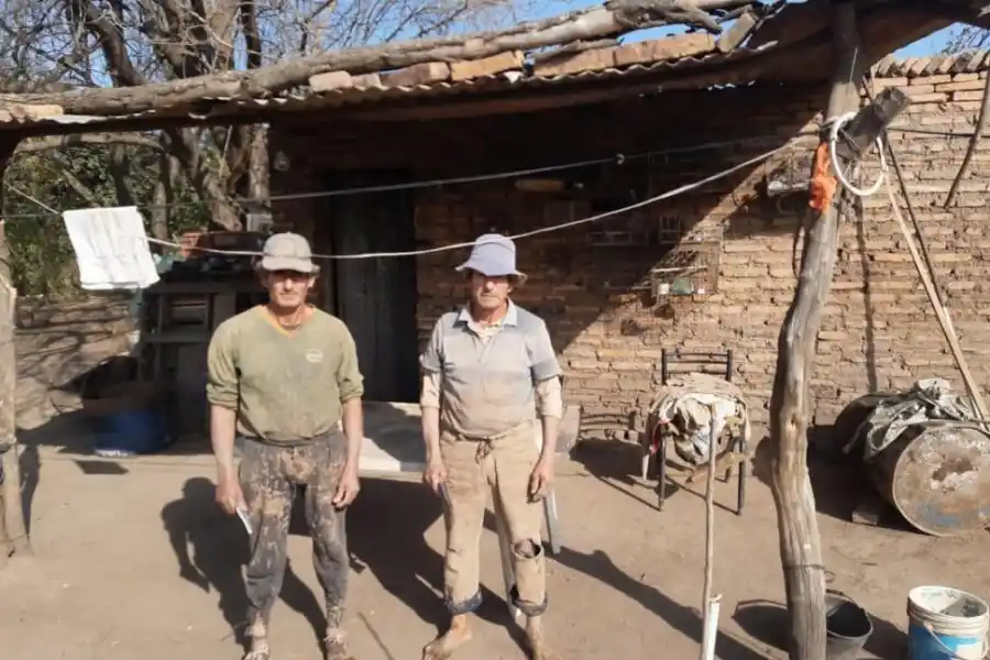 LOS CORIA. Carlos y Néstor estiman que cortaron 10 millones de ladrillos. 