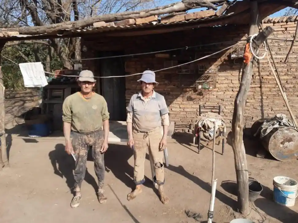 LOS CORIA. Carlos y Néstor estiman que cortaron 10 millones de ladrillos. 