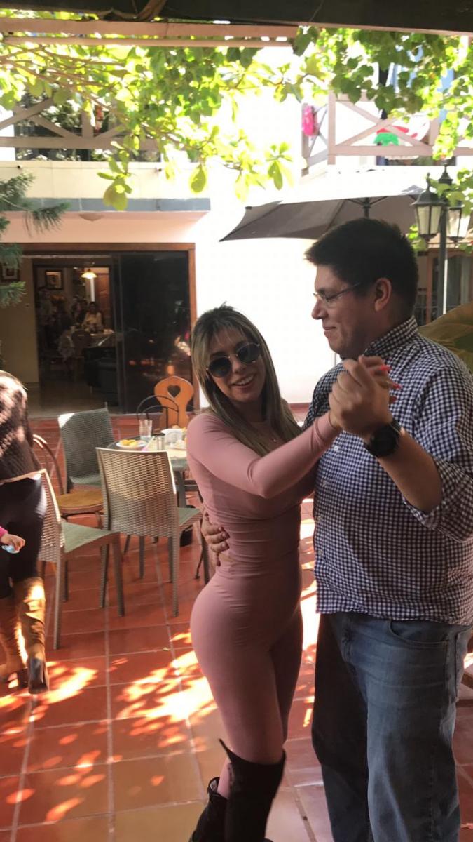 Juan Carlos Portillo, en la fiesta con su pareja.