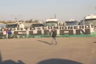 Transportistas bloquean el ingreso a una planta de Refinor en Tucumán: posible desabastecimiento