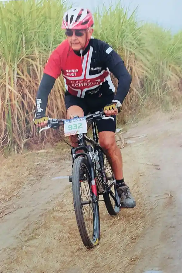 A FULL. Pedro Sandilli tiene 77 años.