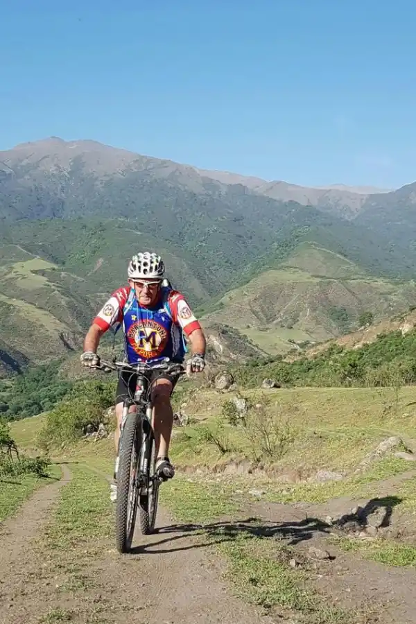 CONCEPTO. A Gómez Lassalle, la “bici” lo ayuda en lo emocional y en lo físico.