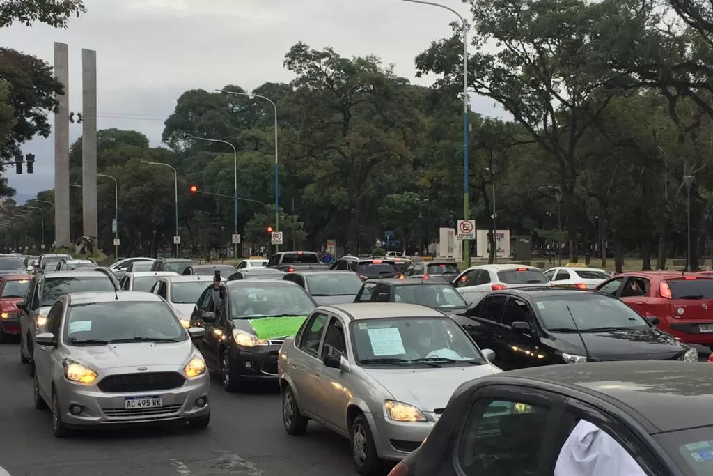 Convocan a una caravana vehicular en contra de las restricciones en Tucumán