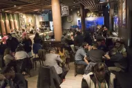 Por la suba de casos, el COE define si restringe la actividad en bares y en gimnasios