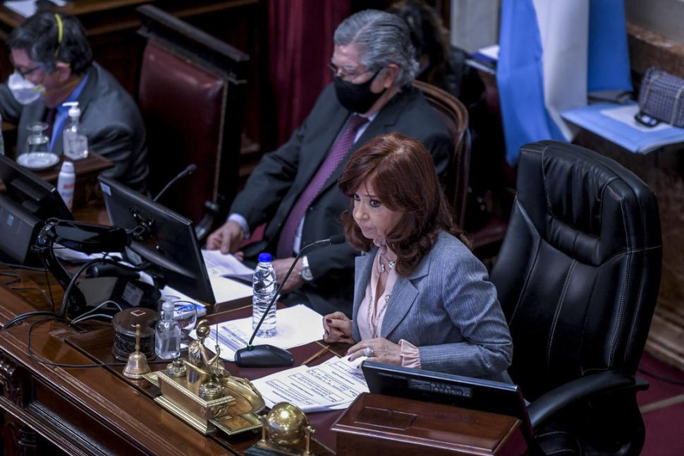 CHANZA. Al comienzo de la sesión, Cristina preguntó con insistencia por el senador Bullrich, luego de sus ausencias en los debates. 