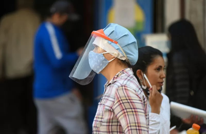 Con 34 nuevas muertes, el país ya superó las 8.300 víctimas del coronavirus