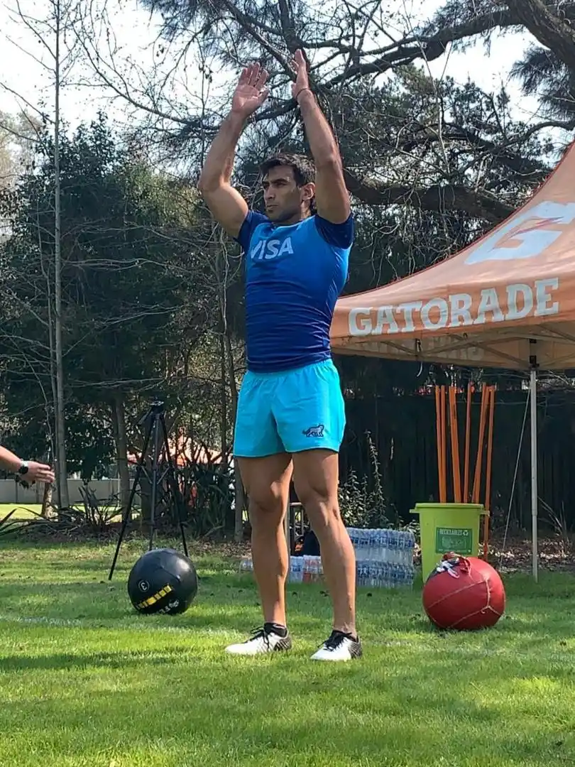 EN EL TRABAJO. Los Pumas, con Orlando, en una “burbuja”. 