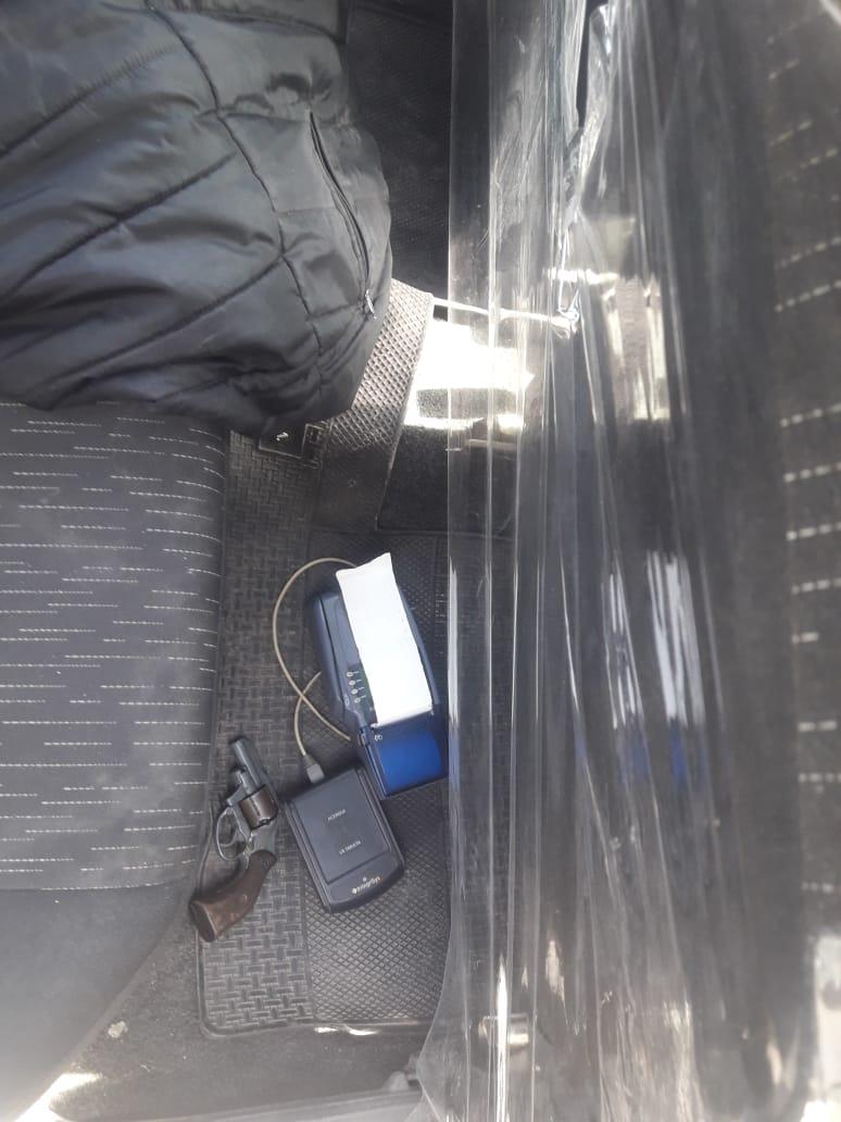 SECUESTRO JUDICIAL. El arma con la que habrían amenazado a la empleada del drugstore. Foto: Ministerio de Seguridad