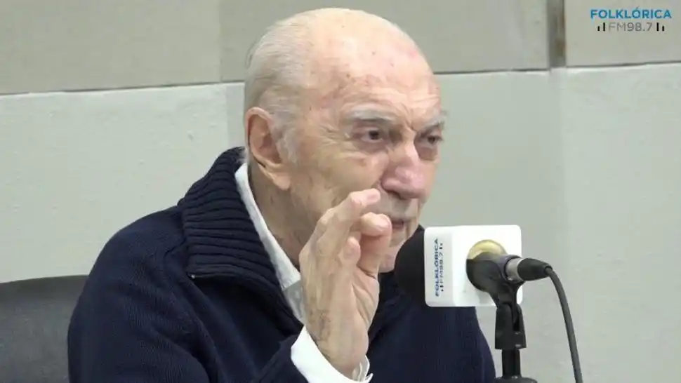 NO LE PASAN LOS AÑOS. La radio argentina cumple un siglo de vigencia llevando información y entretenimiento a todos los rincones del país. 