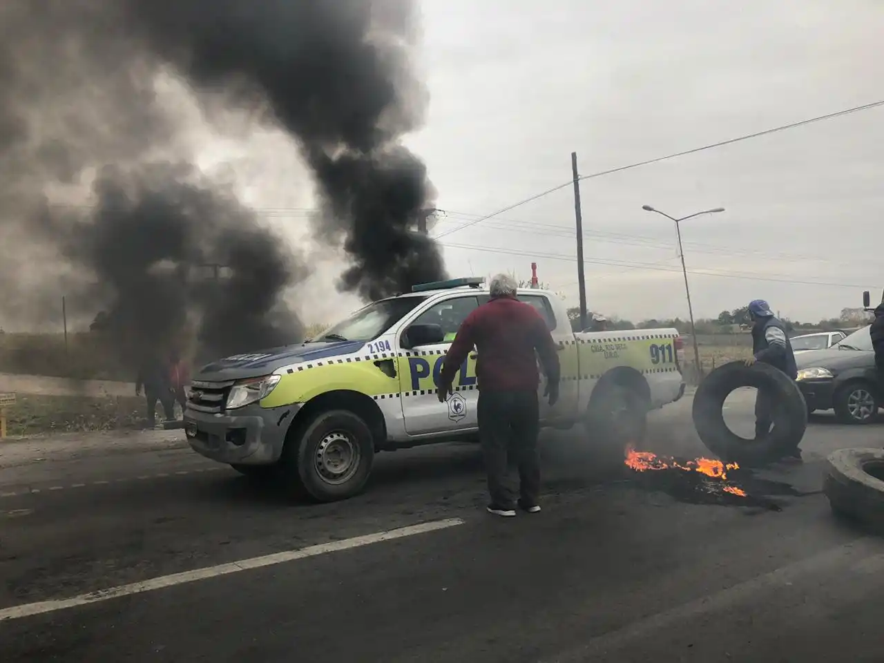 Limoneros cortan rutas del interior: en Alberdi, una camioneta atropelló a un cosechero