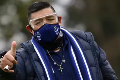 Maradona estuvo por primera vez en la vuelta a los entrenamientos de Gimnasia