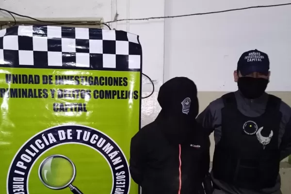 Cometió un robo y lo atraparon cuando huía con un televisor y un cuchillo en la mano