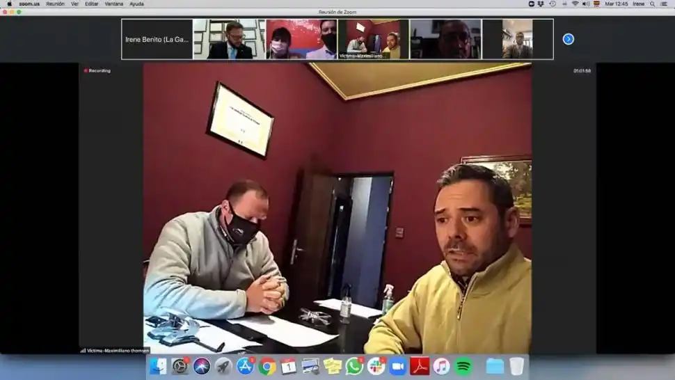 LA VÍCTIMA. El abogado Javier Albano (derecha) y el finquero Maximiliano Thomsen aceptaron el dinero y las disculpas del hurtador.