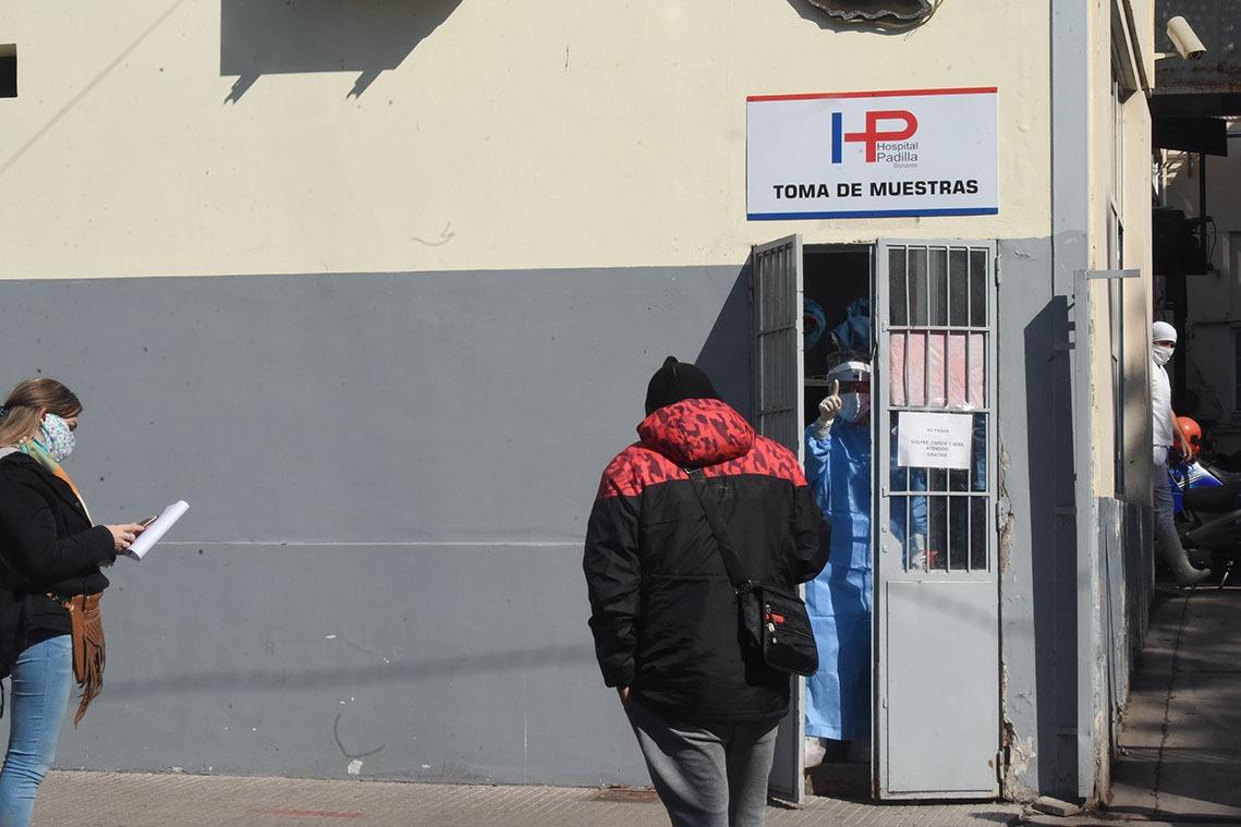 El consultorio donde se hacen los hisopados en el hospital Padilla.