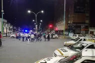 Tras el violento asalto a un chofer, taxistas cortan la esquina Norte en reclamo de seguridad
