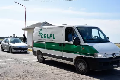 Centenares de familiares, amigos y vecinos de Facundo asistieron a la inhumación de sus restos