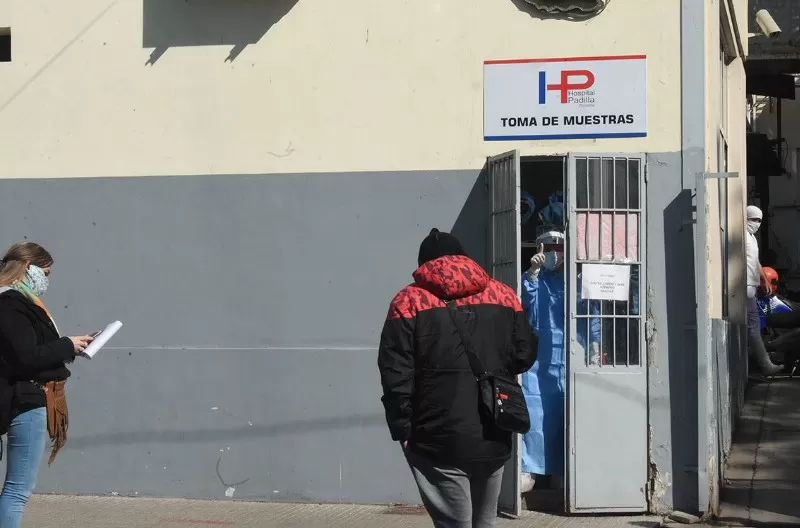 El consultorio donde se hacen los hisopados en el hospital Padilla. 
