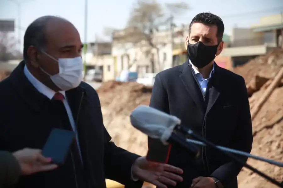 LEGISLADOR OFICIALISTA. Gerónimo Vargas Aignasse, vicepresidente primero de la Legislatura, junto al gobernador Manzur. Foto: Twitter @GeroVAignasse