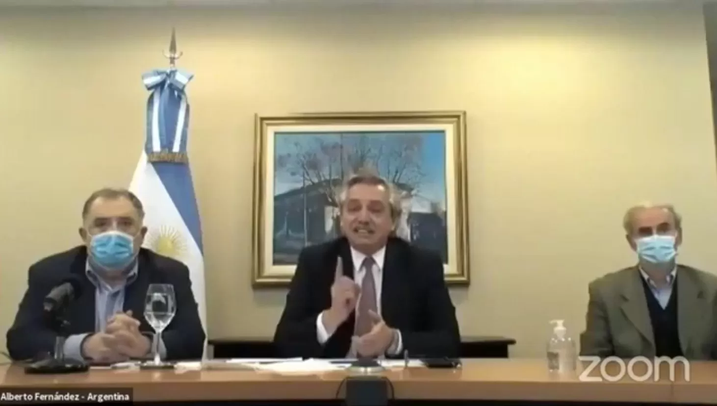 APASIONADO. El presidente, Alberto Fernández, dijo en un encuentro vía Zoom con referentes del Frente de Todos y con militantes, que no ve la hora de que pase la pandemia, porque ese día habrá un banderazo de los argentinos de bien.