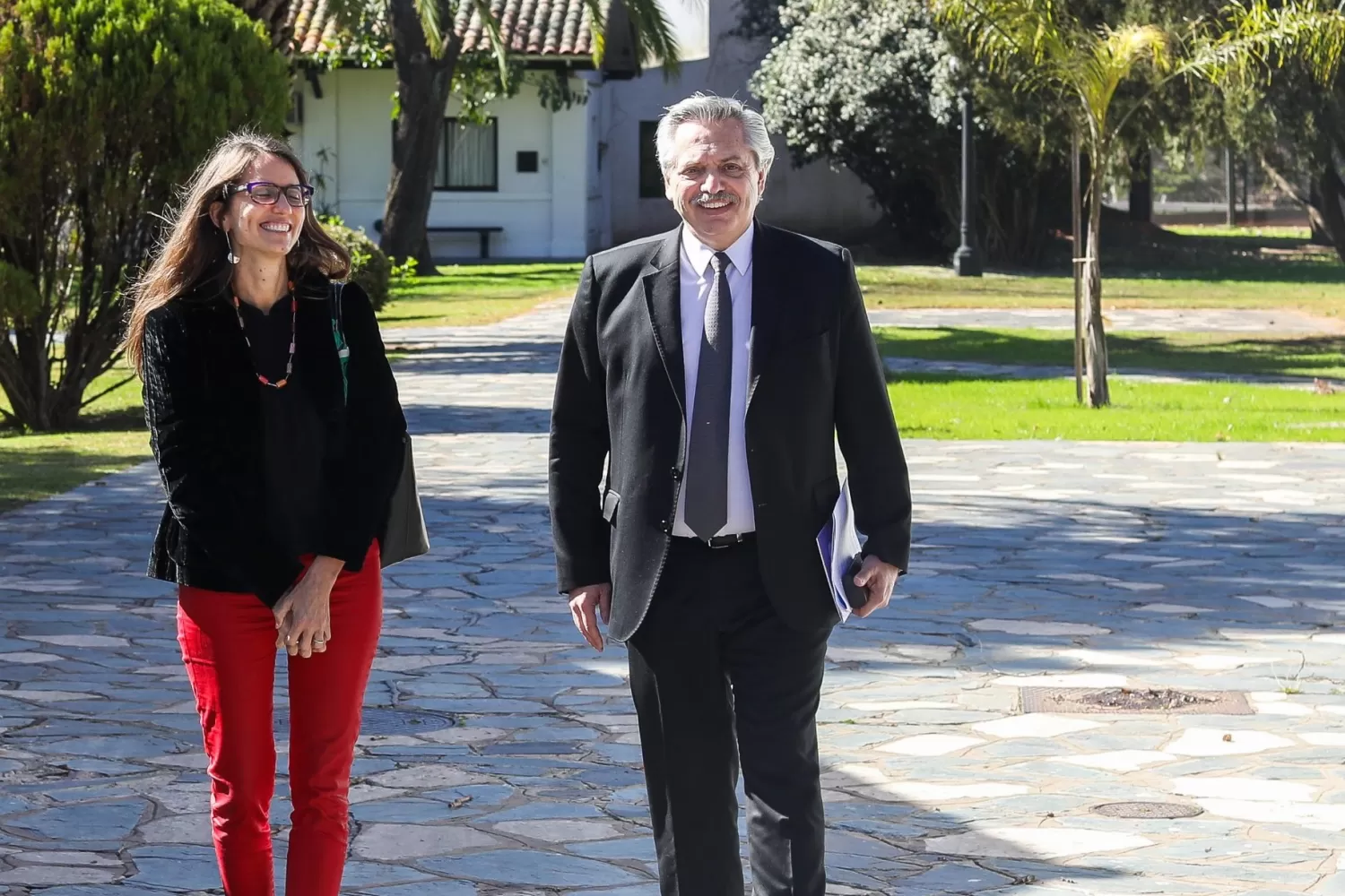 FIRMANTES DEL DECRETO. El presidente Fernández y la ministra Gómez Alcorta. Foto: Twitter @EliGAlcorta