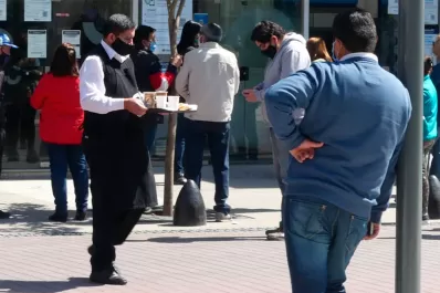 En Concepción quieren habilitar a los bares a poner mesas en las veredas y las calles