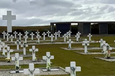Equipo Argentino de Antropología Forense celebró avance para identificar soldados en Malvinas