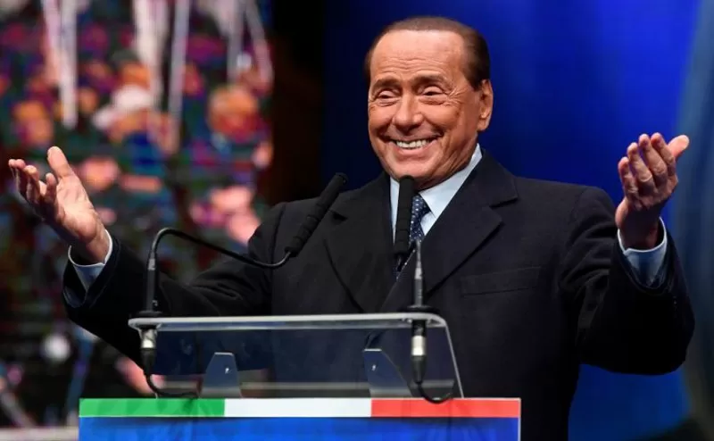 Berlusconi, internado con principio de neumonía bilateral por el coronavirus