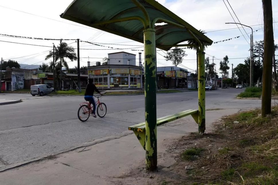 ALTERNATIVAS. Con las paradas vacías, la gente optó por la bicicleta. la gaceta / Foto de José Nuno