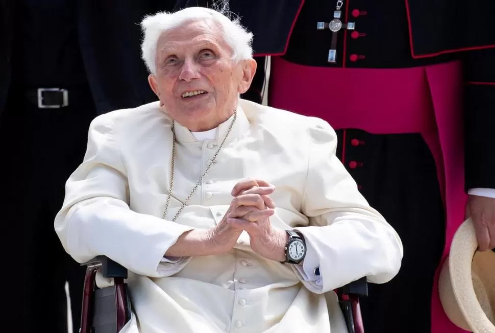 PAPA EMÉRITO. Ratzinger vive recluido desde que renunció en 2013. 