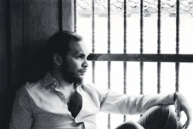 Alzando vuelo: Espasa premió la poesía de Rafael Cabaliere