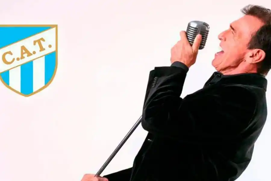 INTENSO. Marcantonio canta con fervor.