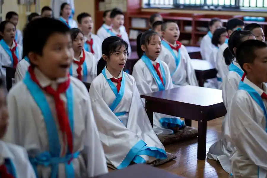 NORMALIDAD. Los niños volvieron hace semanas a las escuelas den Wuhan.