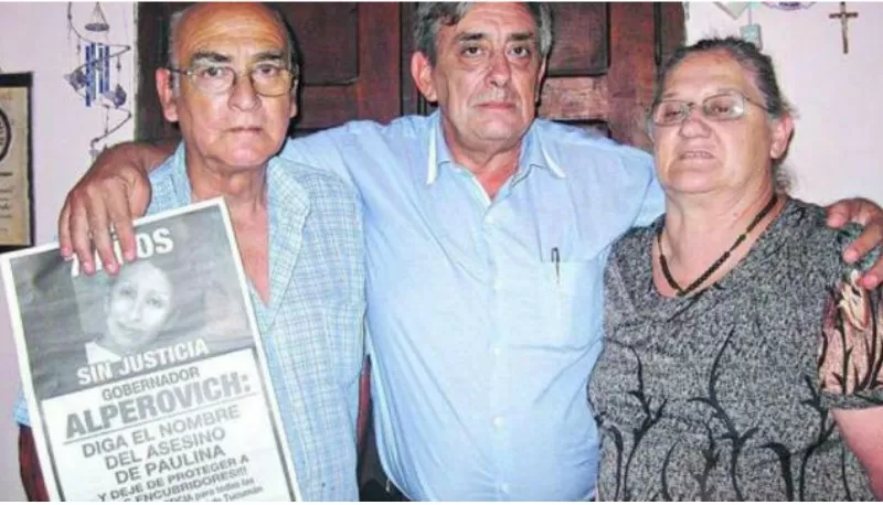 VÍCTIMAS. Los padres de María Soledad y el padre de Paulina Lebbos.