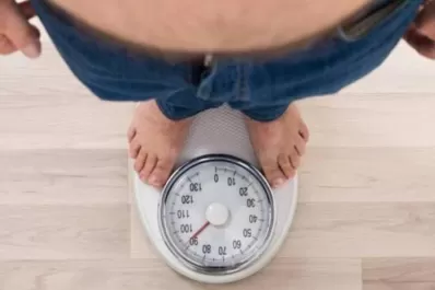 Los jóvenes pueden sufrir problemas de colesterol y sobrepeso tras la covid-19