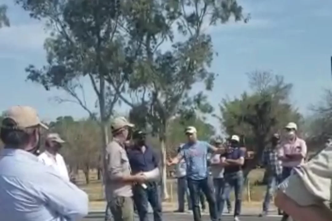 Ruralistas tucumanos bloquearon el paso a Santiago del Estero por la ruta 9 