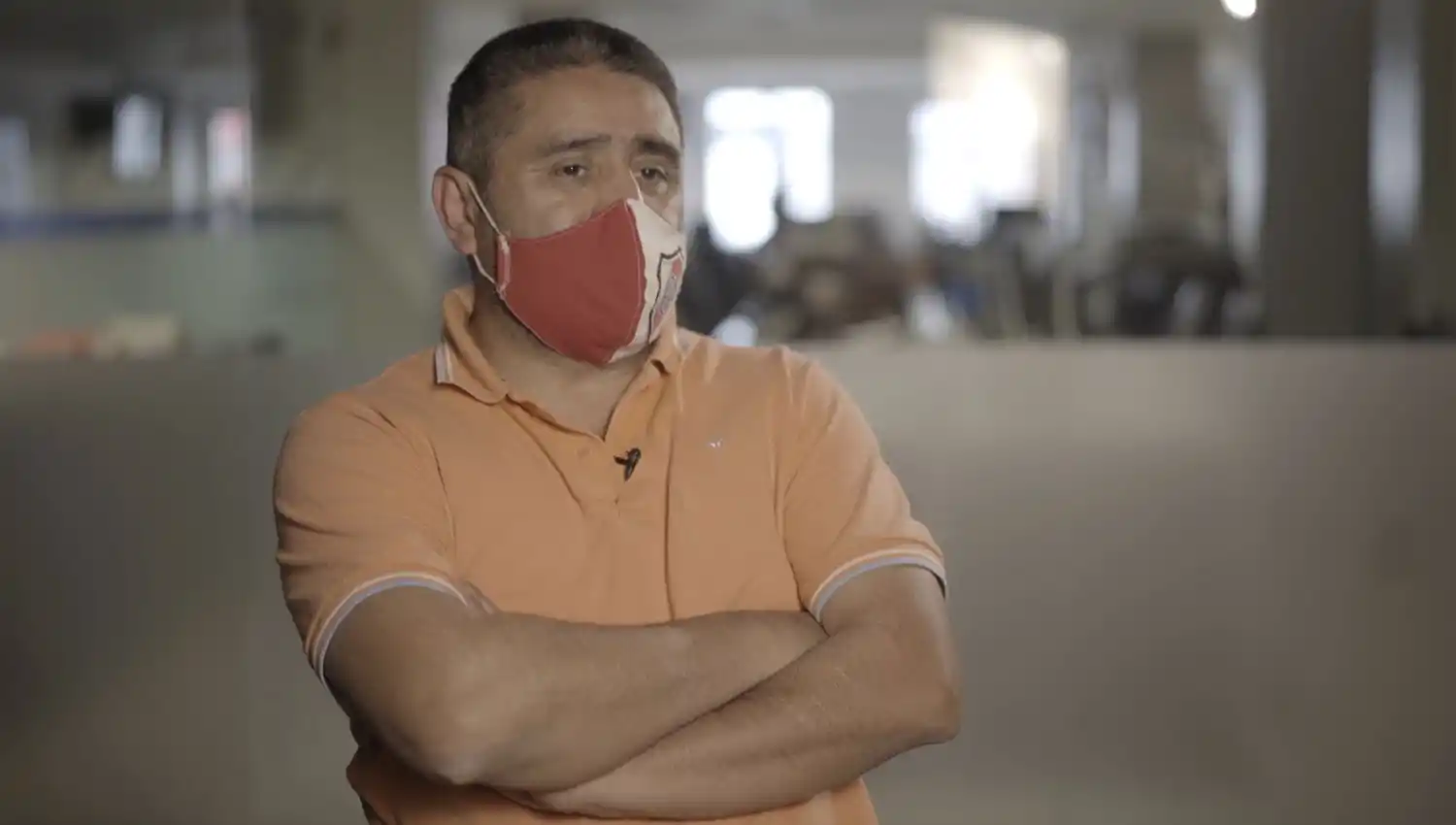 ANGUSTIA. Miguel Pereira trata de ocultar su estrés en la casa. lg play