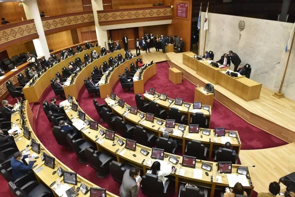 CÁMARA. Fue la novena sesión que realizó la Legislatura desde que se declaró la emergencia sanitaria. fotos PRENSA LEGISLATURA