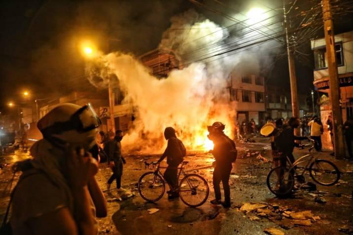 Noche de horror en Bogotá: siete muertos y 140 heridos por protestas tras la muerte de un hombre a manos de policías