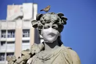 Menos república no puede dar más democracia