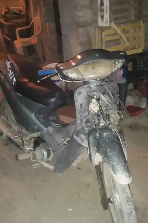 Golpearon y después balearon a un joven acusado de haber robado una moto