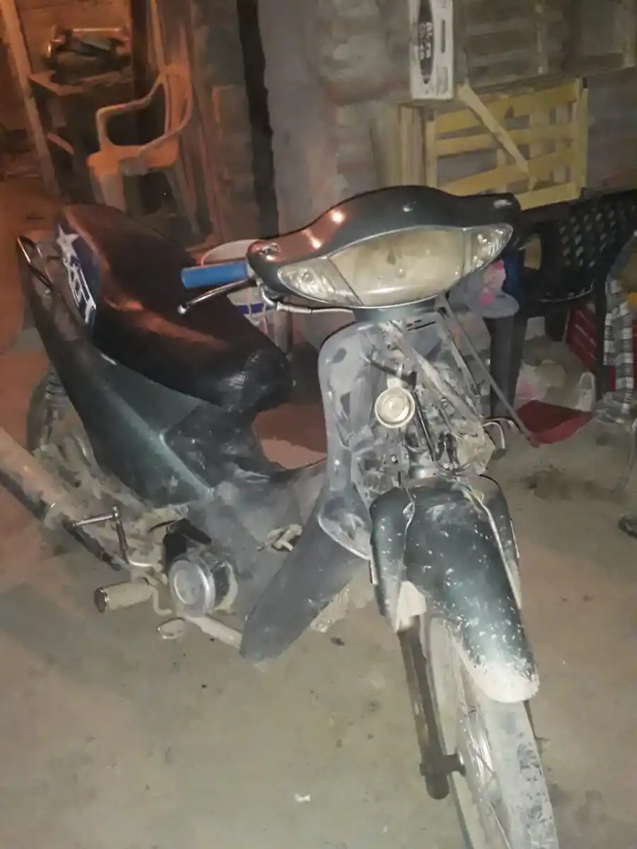 Golpearon y después balearon a un joven acusado de haber robado una moto