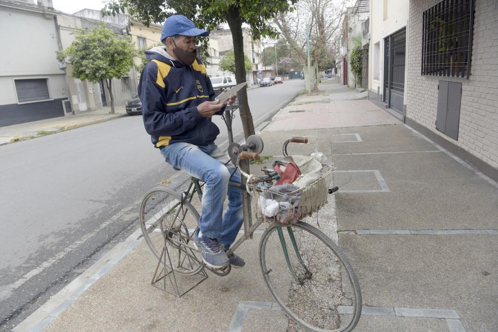 RECORRIDO. José viaja en bici desde barrio Sur hasta Banda del Río Salí. la gaceta / fotos de franco vera