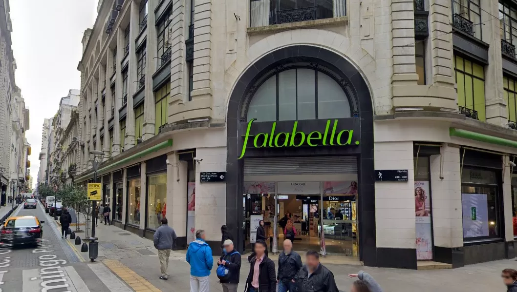 BAJAN LA PERSIANA. La cadena de capitales chilenos Falabella ya había cerrado cuatro de sus tiendas en Buenos Aires