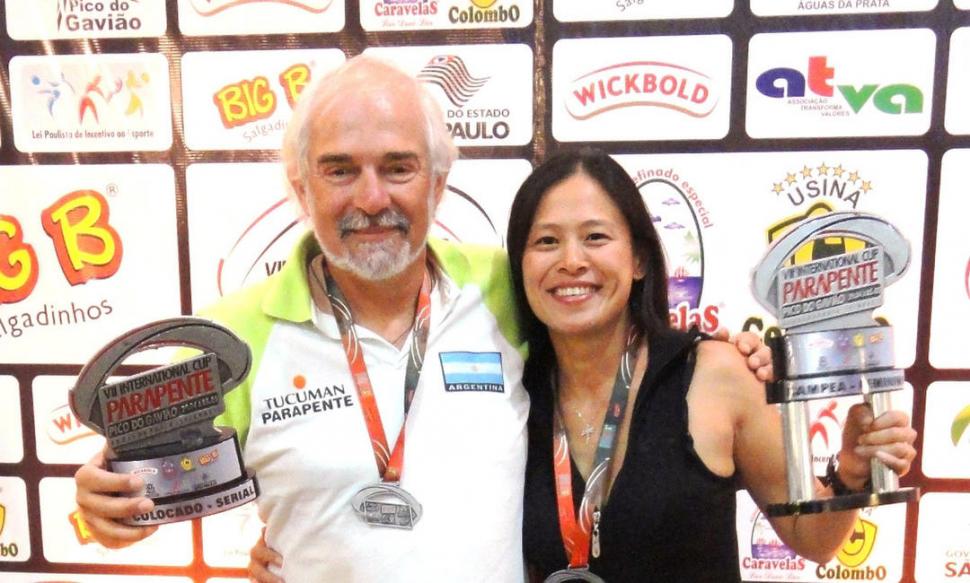 TROFEOS. Con Shauin Kao, ganadores en Águas da Prata.