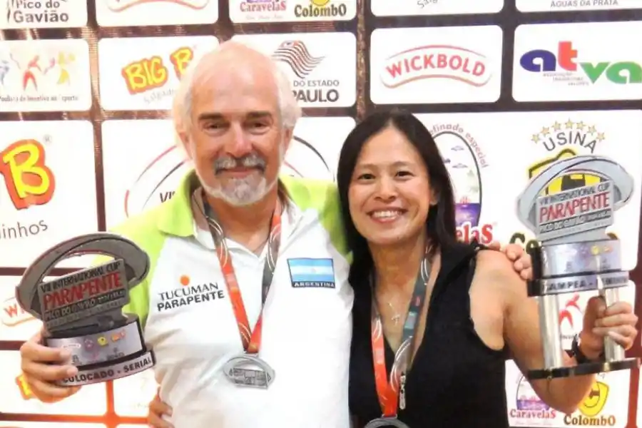 TROFEOS. Con Shauin Kao, ganadores en Águas da Prata.